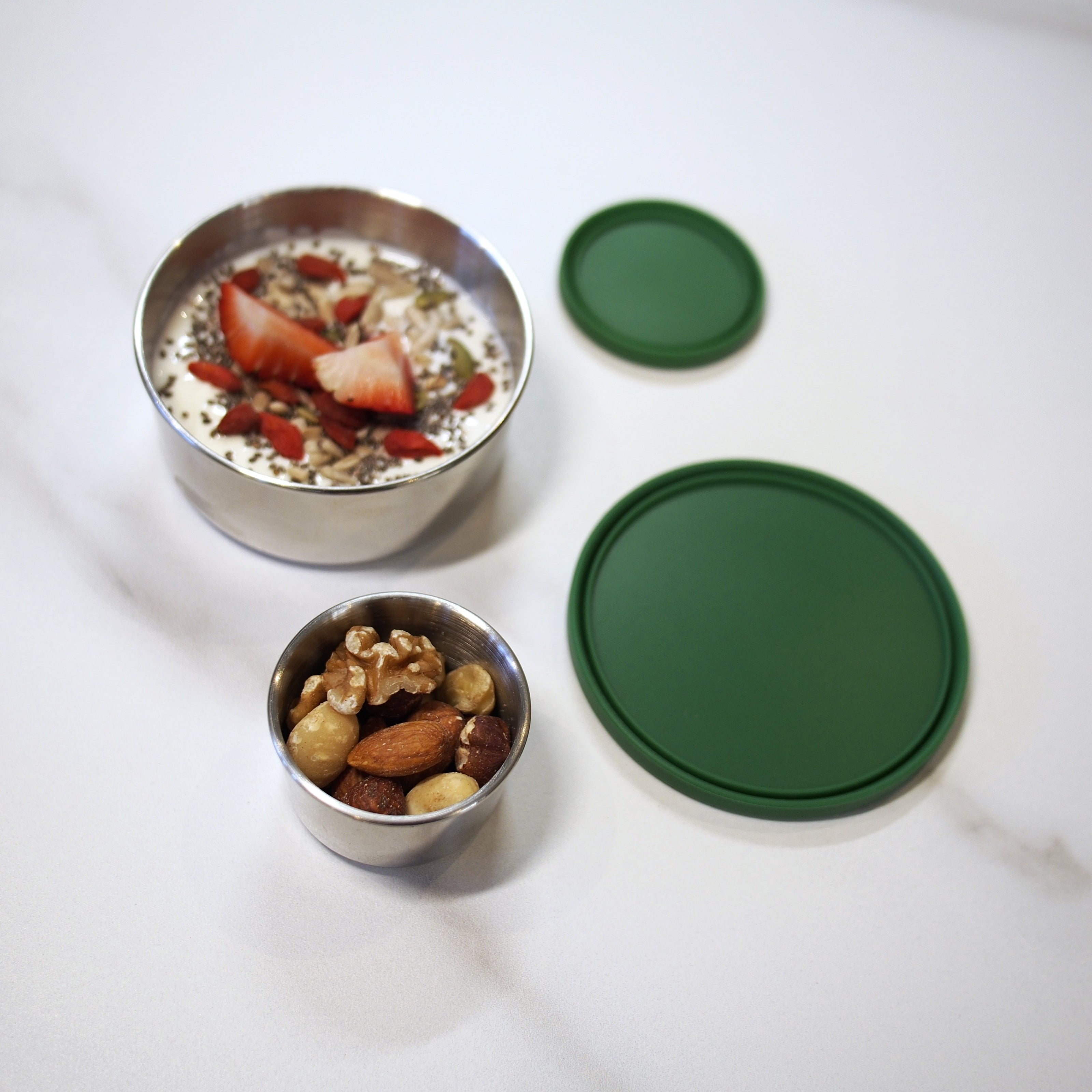 bentobuddy-dipper-container-set-with-food-green-lid