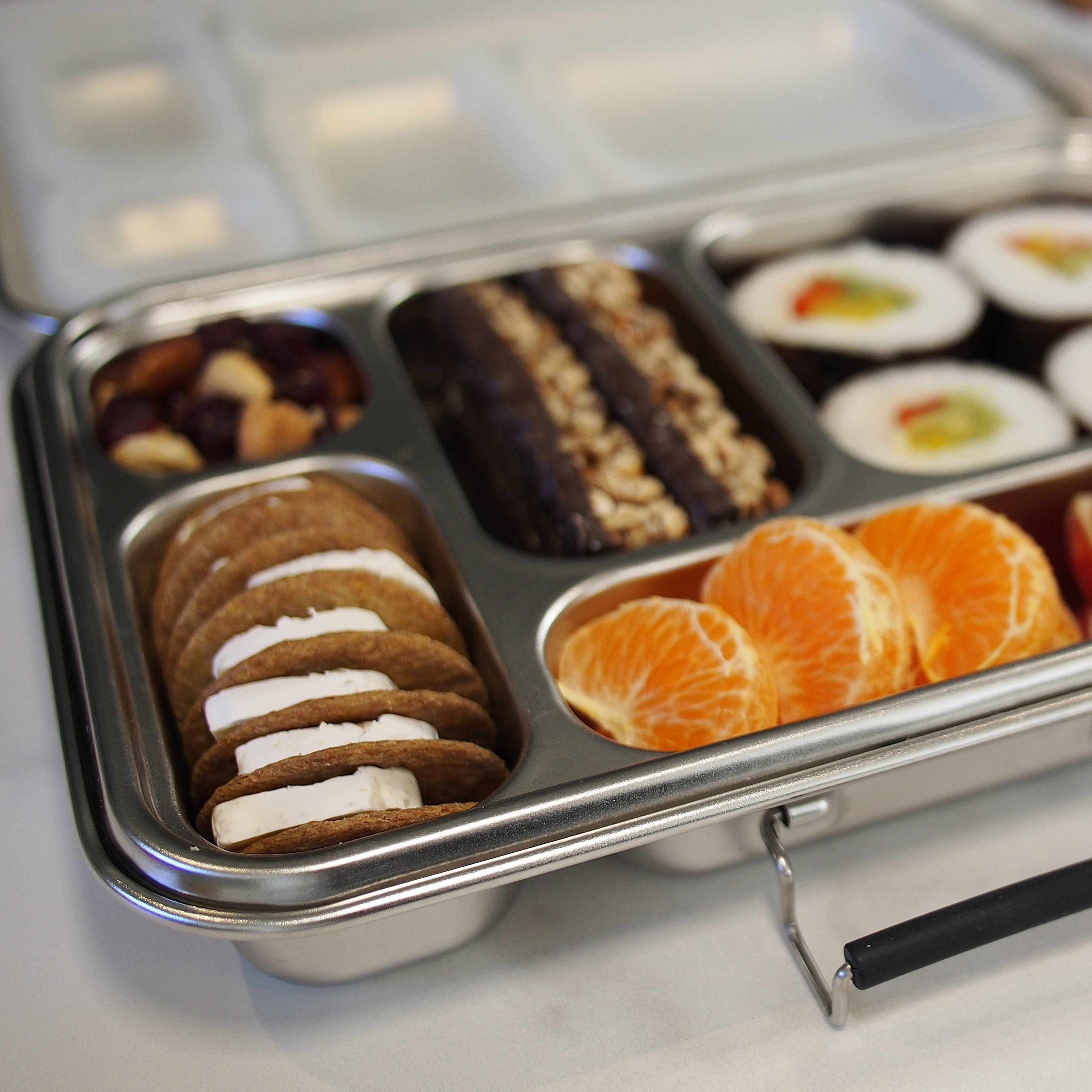 stainless-steel-bento-box-5-compartments-food-display